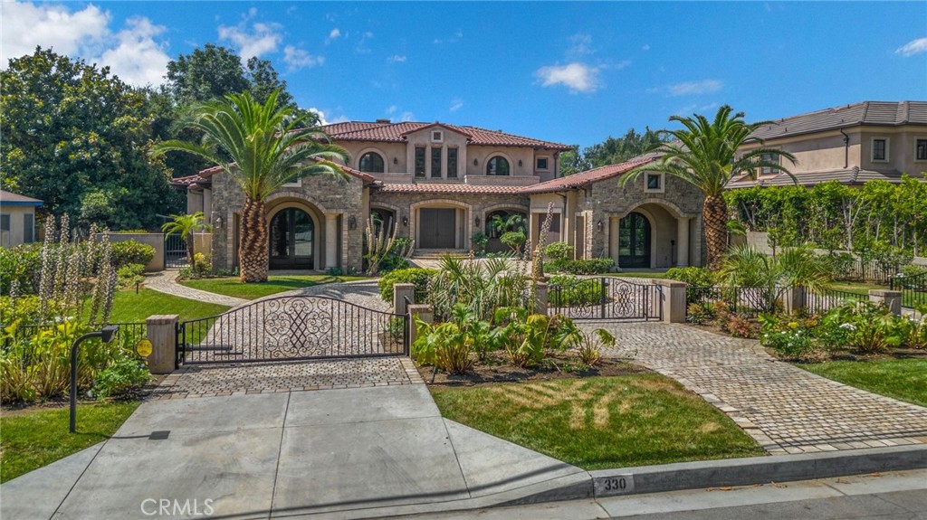 330 W Le Roy Avenue