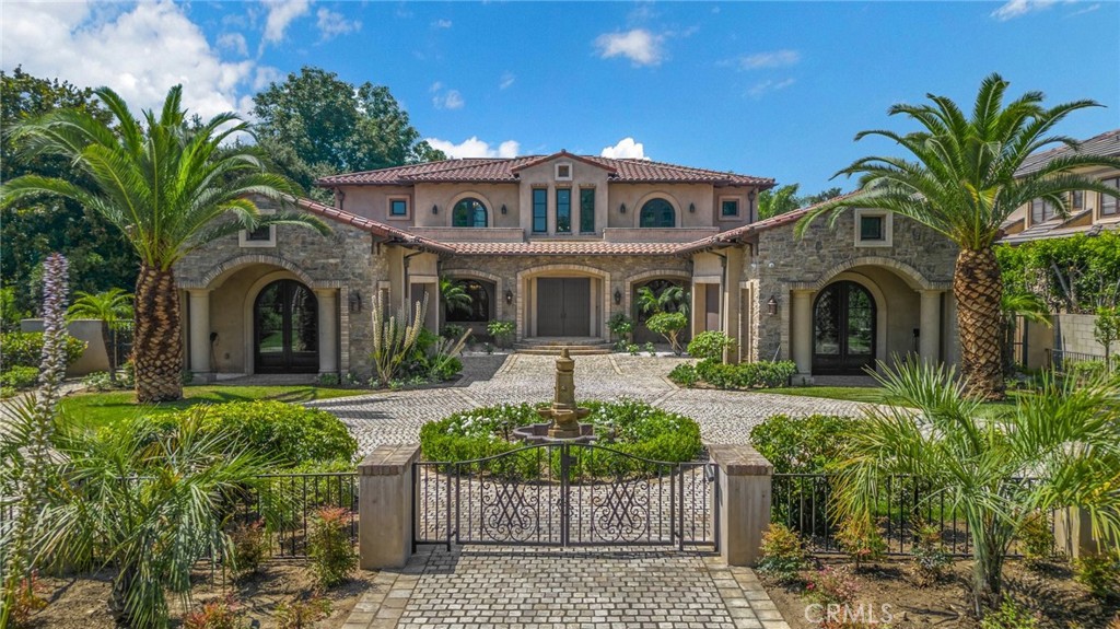 330 W Le Roy Avenue