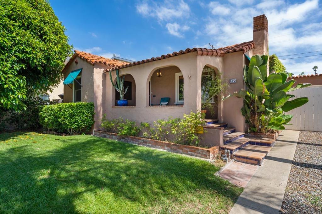 Main image without alt text