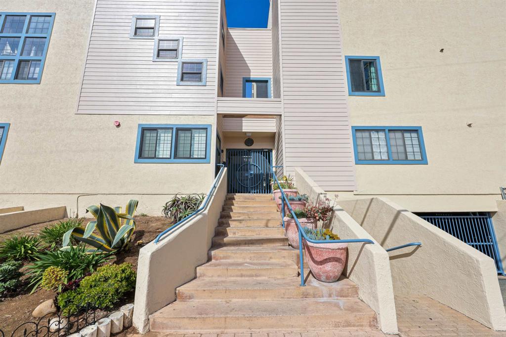 270 Dahlia Avenue 7