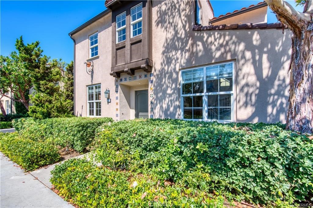 This pristine detached 3-bedroom, 2.5 bathrooms condo in the community of Trailing Vine is rarely coming to rental market! The home has been recently upgraded with new flooring and fresh paint creating a welcoming ambiance throughout. As you enter, you’ll notice a nice sized living space and seamless flow between dining and kitchen area. The kitchen is equipped with new appliances and ample storage, opening to a cozy and private backyard. Upstairs, you’ll find all three bedrooms and 2 bathrooms, including the generously sized primary suite. All bedrooms are filled with natural light through multiple windows. Community features include a pool, spa, BBQ & picnic area. This home is minutes away from shopping, dining, and I-5 freeway access. Award winning schools such as Beckman High School, Orchard Hills Middle School, and Hicks Canyon Elementary make this home a true gem.