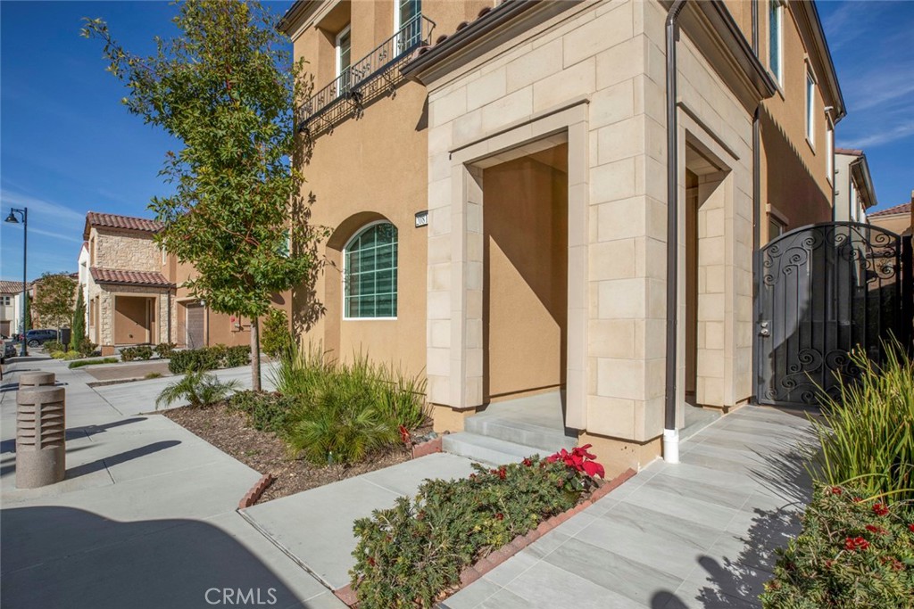 20817 W Bur Oak Circle