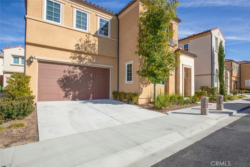 20817 W Bur Oak Circle