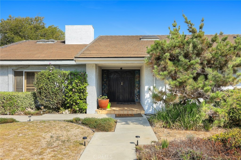 Photo 8 of 54 of 1008 S Montezuma Way house