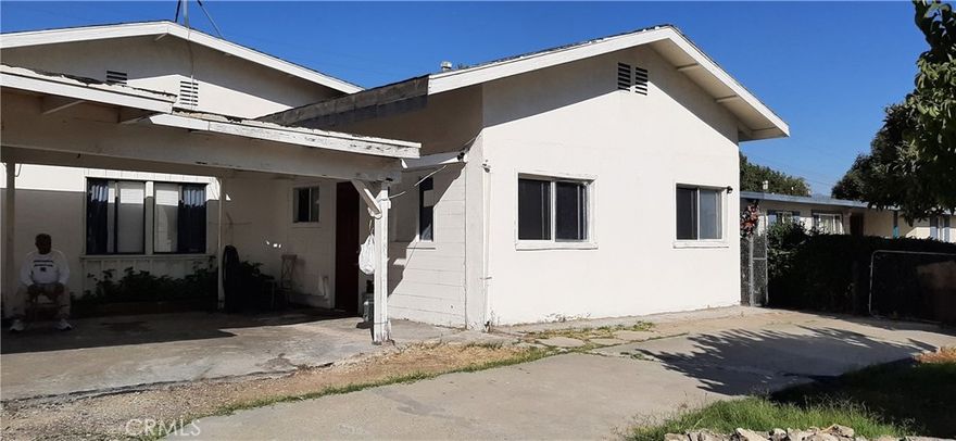 One level single family house in Hacienda Heights.  Carports.  Spacious backyard.