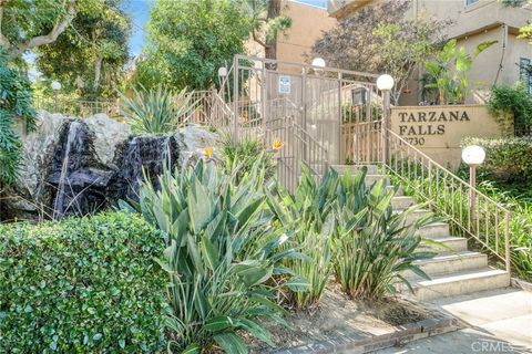 Photo of 18730 Hatteras Street #49, Tarzana, CA 91356 (MLS # SR25034801)