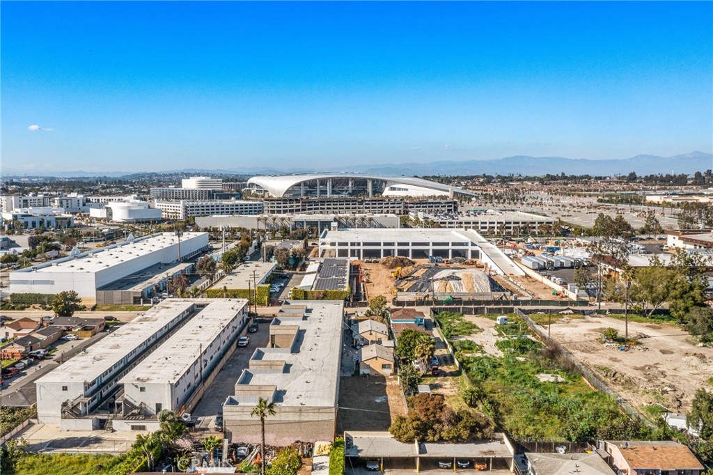 Exceptional Investment Opportunity in Inglewood!
Discover this prime duplex on a 12,176 sq ft lot, perfect for investors eager to tap into the thriving Los Angeles market. This property features two units offering immediate rental income with potential for expansion and development. According to the seller, the structural integrity of the property has been well maintained.
UNIT 1 = 4-bed, 1-bath
UNIT 2 = 2-bed, 1-bath
Delivered vacant and sold as-is, investors and buyers should check the Inglewood City website for zoning and development details.
Ideal as a fixer-upper, this property is ready to be transformed into a high-yield asset. Its standout location provides stunning views of the new Clippers stadium and SoFi Stadium. Recently updated zoning (INM1L*) further enhances its potential. Buyers and their agents are advised to conduct their own due diligence regarding all aspects of the property.
