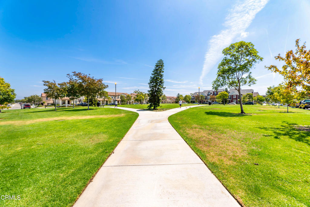 Photo 18 of 20 of 3014 N Oxnard Boulevard townhome