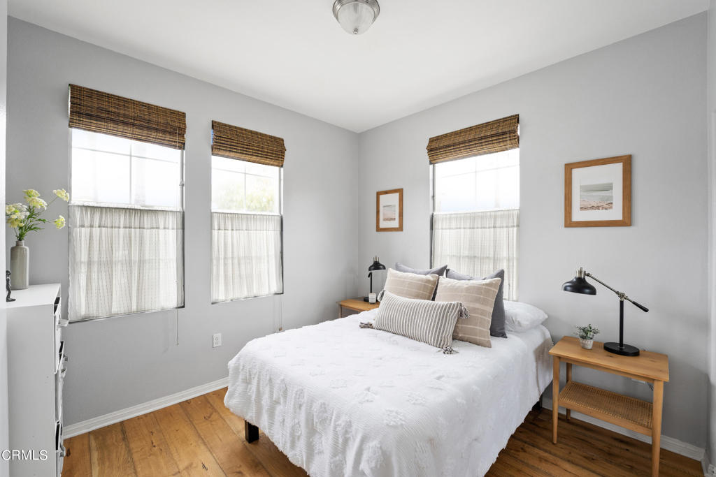 Photo 5 of 20 of 3014 N Oxnard Boulevard townhome