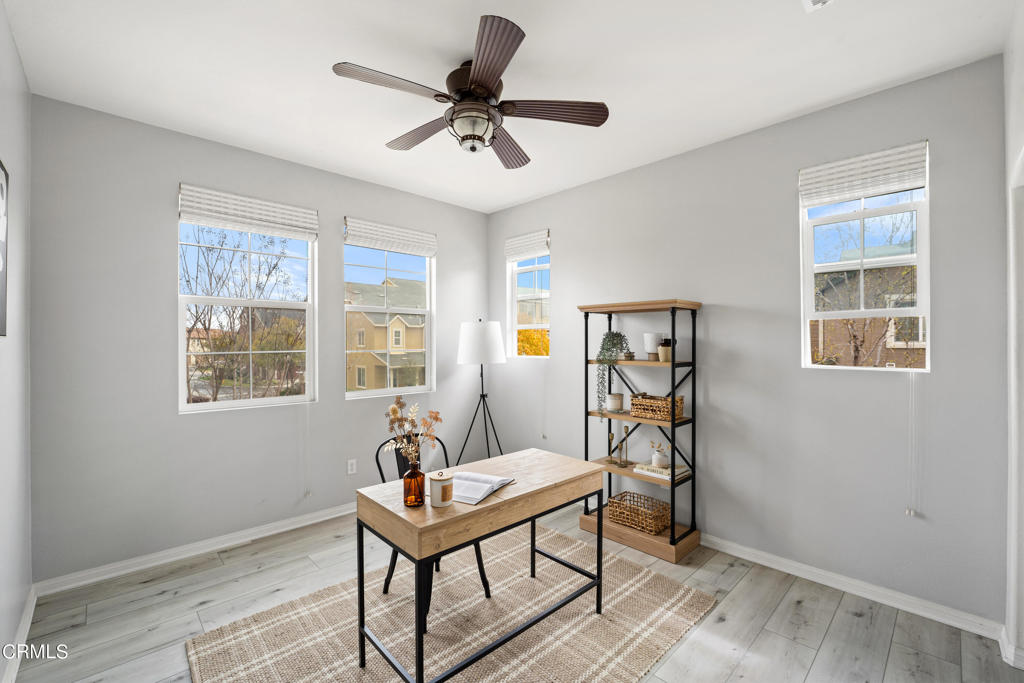 Photo 11 of 20 of 3014 N Oxnard Boulevard townhome