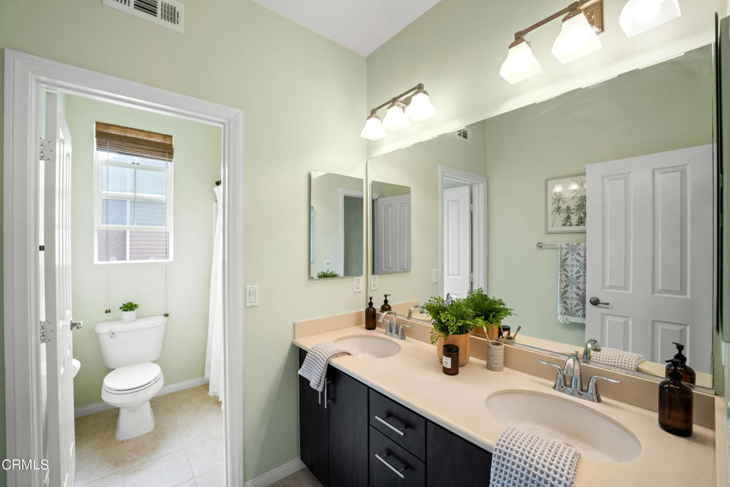 Photo 12 of 20 of 3014 N Oxnard Boulevard townhome