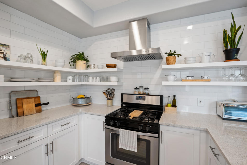 Photo 4 of 20 of 3014 N Oxnard Boulevard townhome
