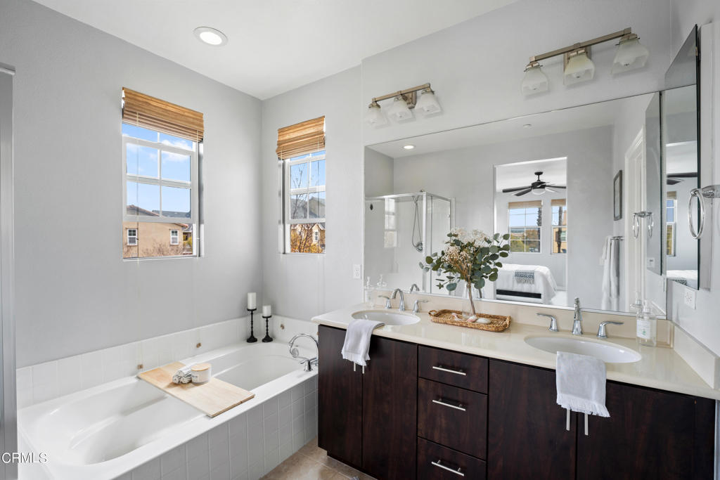 Photo 9 of 20 of 3014 N Oxnard Boulevard townhome