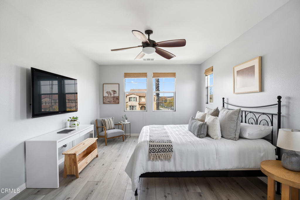 Photo 8 of 20 of 3014 N Oxnard Boulevard townhome
