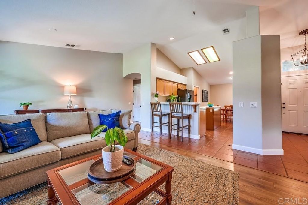 listing image 130721131843280147613