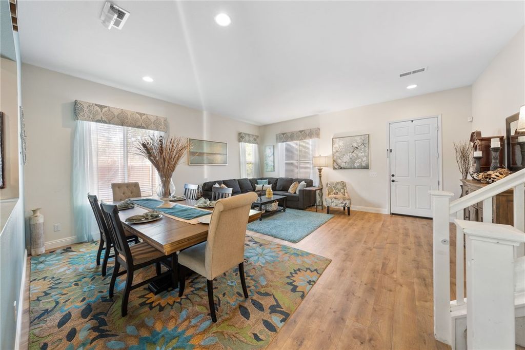listing image 130721212225396075585