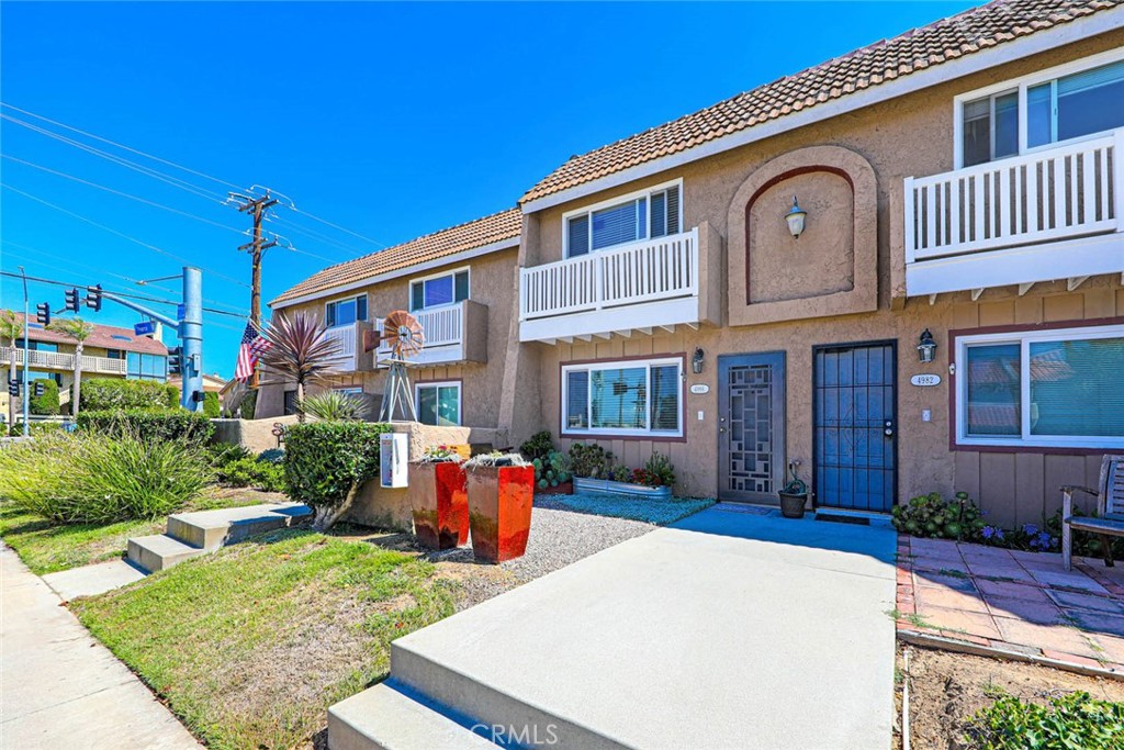 View Huntington Beach, CA 92649 condo