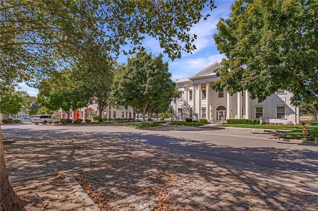 Ground floor office / medical suite in Philadelphia Square with easy access from Hwy 99 and ample on site parking. Interior improvements are available and the suite may be demised to approximately 1,850 SQ FT.