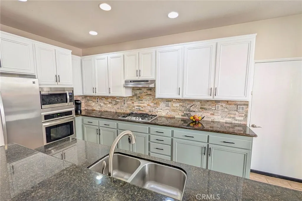 Murrieta, California 92562, United States, 5 Bedrooms Bedrooms, ,3 BathroomsBathrooms,Residential,Contingent,88082