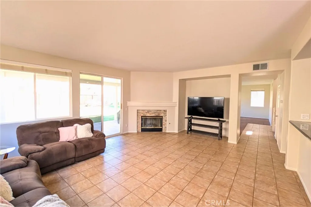 Murrieta, California 92562, United States, 5 Bedrooms Bedrooms, ,3 BathroomsBathrooms,Residential,Contingent,88082