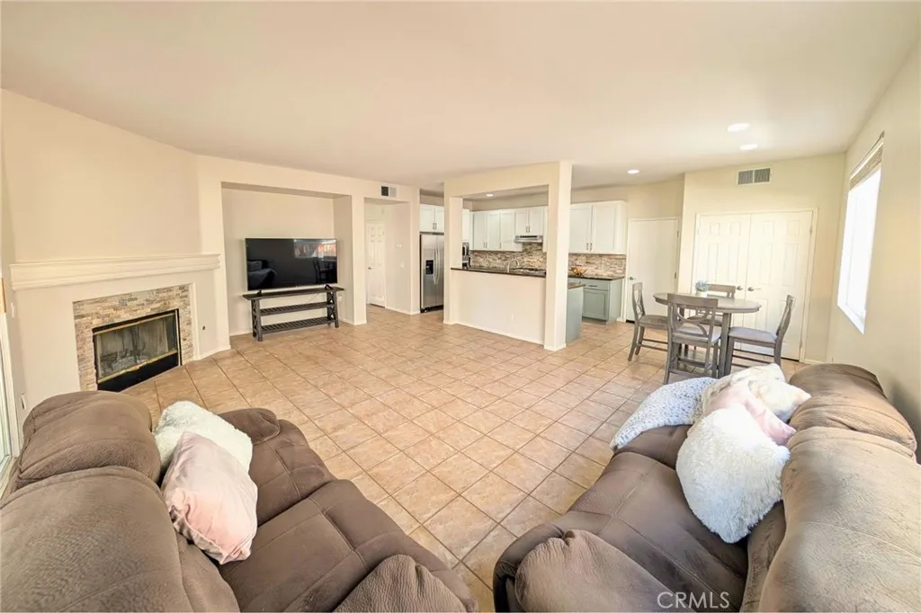 Murrieta, California 92562, United States, 5 Bedrooms Bedrooms, ,3 BathroomsBathrooms,Residential,Contingent,88082