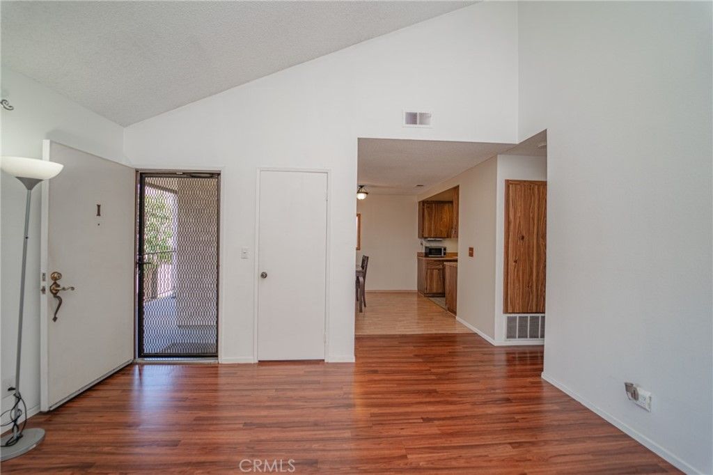 listing image 130724667714995948750