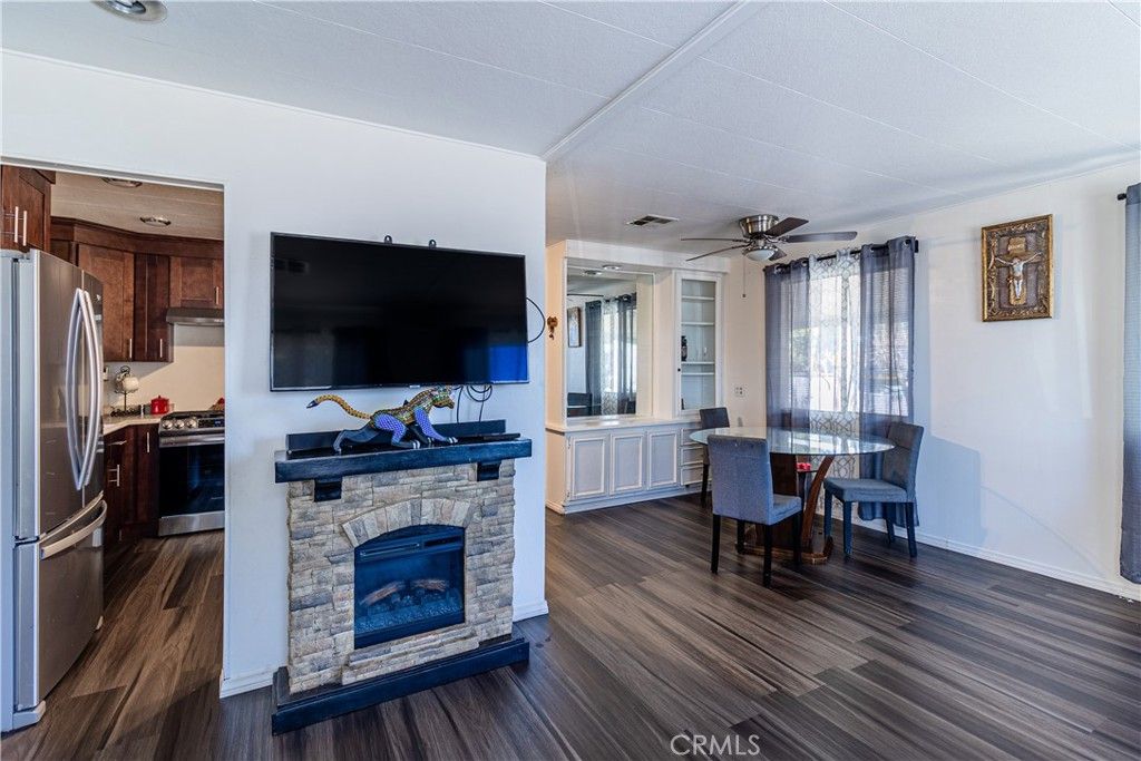 listing image 0