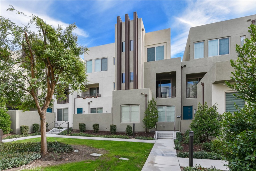 Beautiful tri-level 3 beds/3.5 baths cozy home with patio in Great Park Community. This modern residence offers the most desirable floor plan. The first level features a guest bedroom suite with an attached 2-car space garage. The well-sized main floor accentuates the gourmet kitchen, granite countertops, kitchen island, and stainless steel appliances, opening up to the dining room with a patio. The private upper level features three bedrooms with a master bedroom suite and a secondary bedroom. The master suite includes a good size walk-in closet, twin vanities with quartz countertops, and a shower. Conveniently located within a walking distance of K-8 Beacon Park School and The Pools Park. Enjoy all the amazing amenities of the Great Park Neighborhoods, including its parks, clubhouse, heated pools, hot tubs, sports courts and fields, playgrounds, and picnic areas.
Refrigerator, washer, and dryer could be included.