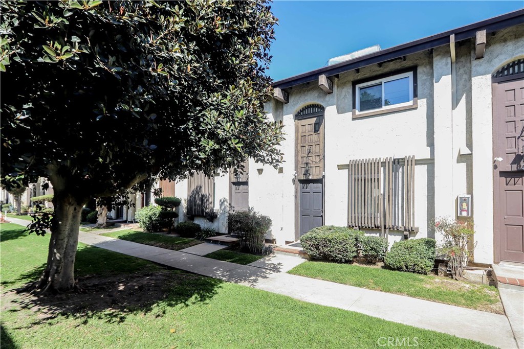 1301 S Greenwood 44