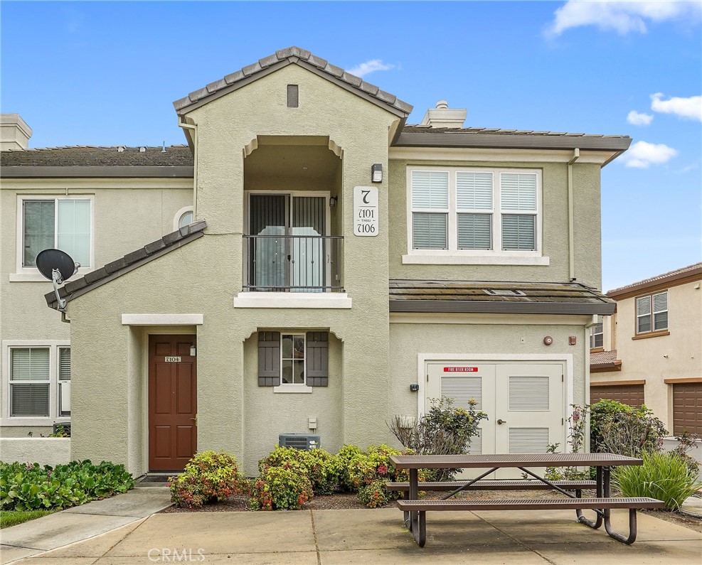 Upgraded Luxury Natomas Condo!! This spacious 2 beds and 2 bath unit features an open floor plan with a push button fireplace and never ending sunset views of the nearby park. The spacious master bedroom offers a French balcony overlooking beautiful Linden park. You'll enjoy a spacious two car garage and a private patio courtyard for morning coffee. The complex has a pool and Jacuzzi and is professionally landscaped with lots of guest parking. You're conveniently next to Linden Park and Natomas Charter School. You'll be able to walk to four different shopping centers with a host of diverse restaurants. This home is conveniently located just blocks away from shopping, dining, gyms, entertainment and quick drive to the airport.