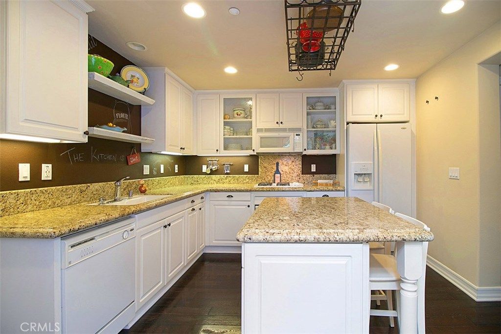 listing image 130725548584243895244