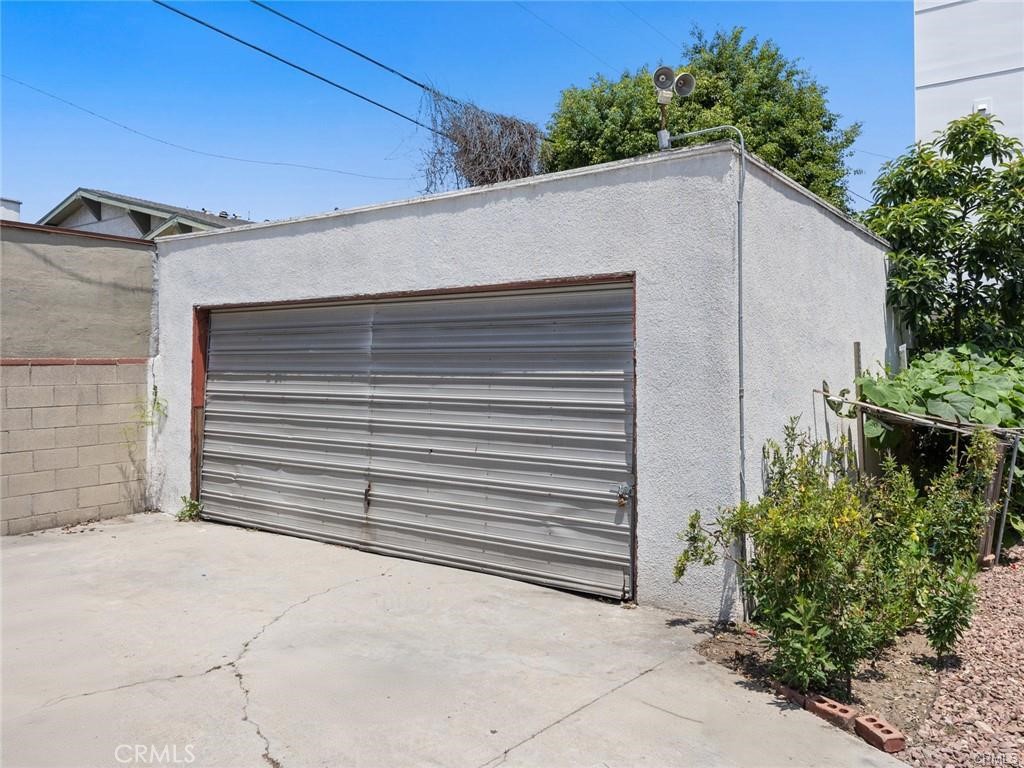 2917 Kenwood Avenue