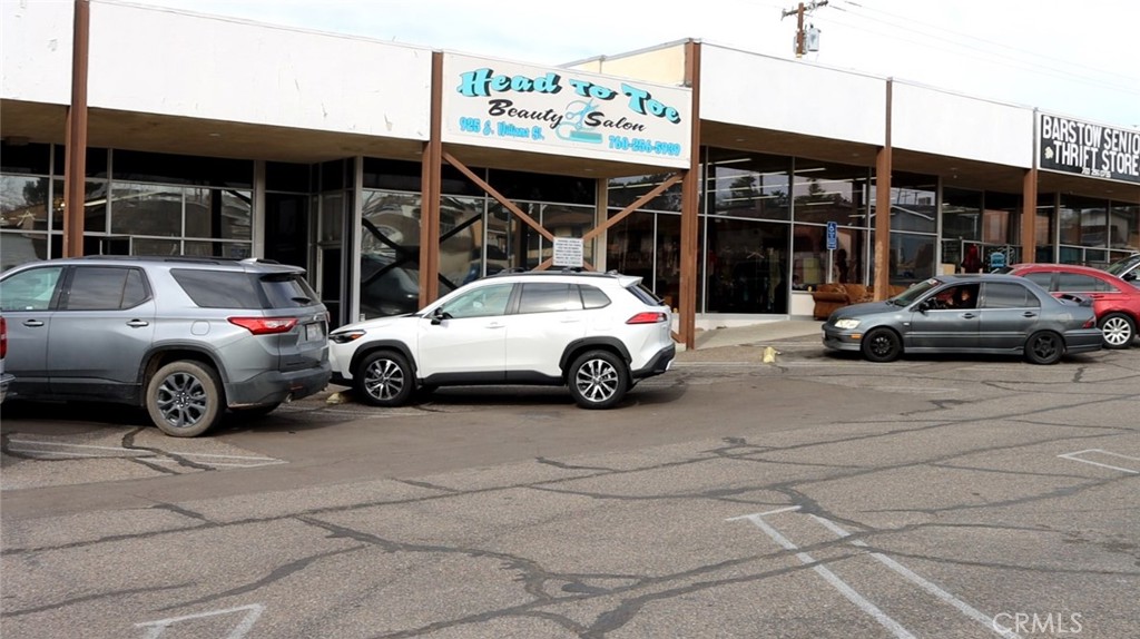 APN’S: 0181-241-06 & 0181-241-05
Bldg. Sq. Ft.: ±16,800
Zoning: Commercial
Lot Size: ±1.61 Acres
Year Built: 1966
Nine (9) unit multi-tenant retail
Current tenants include a pharmacy, beauty salon, and thrift store
Easy access to Interstate 40 & Interstate 15
Centrally located in a high-density residential area
Surrounded by established shopping centers and services
Significant upside potential
Below-market rents
Opportunity to introduce CAM (Common Area Maintenance) charges
Located within an Opportunity Zone