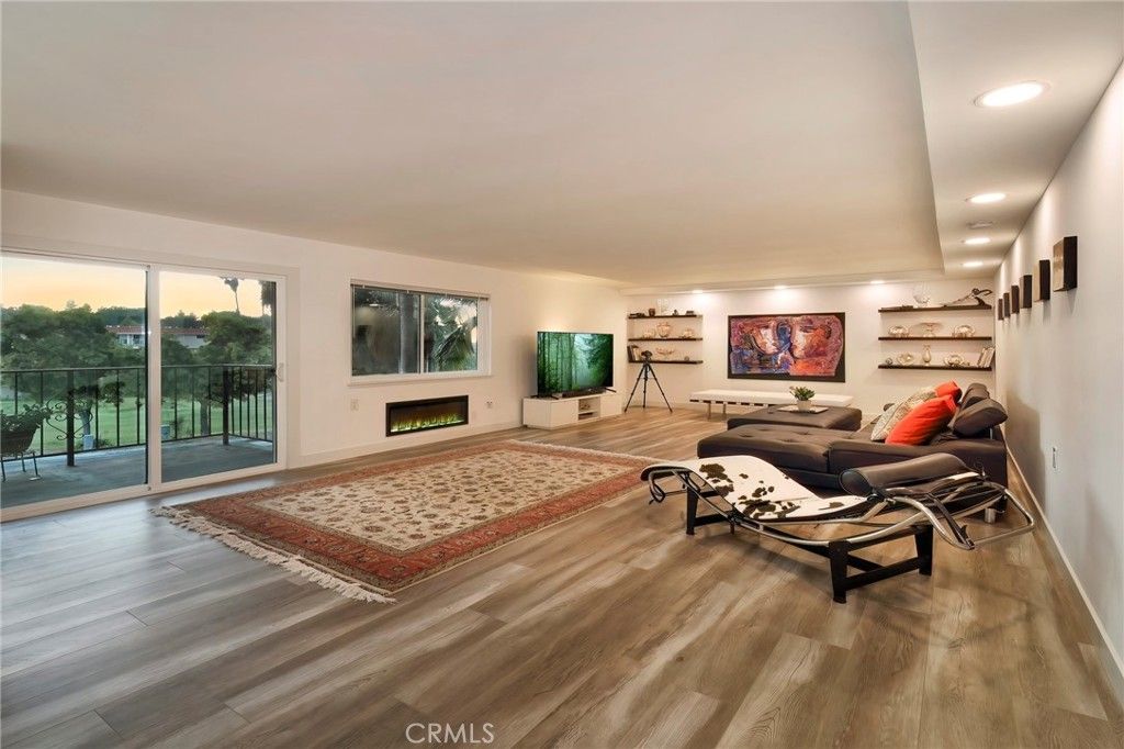 listing image 0