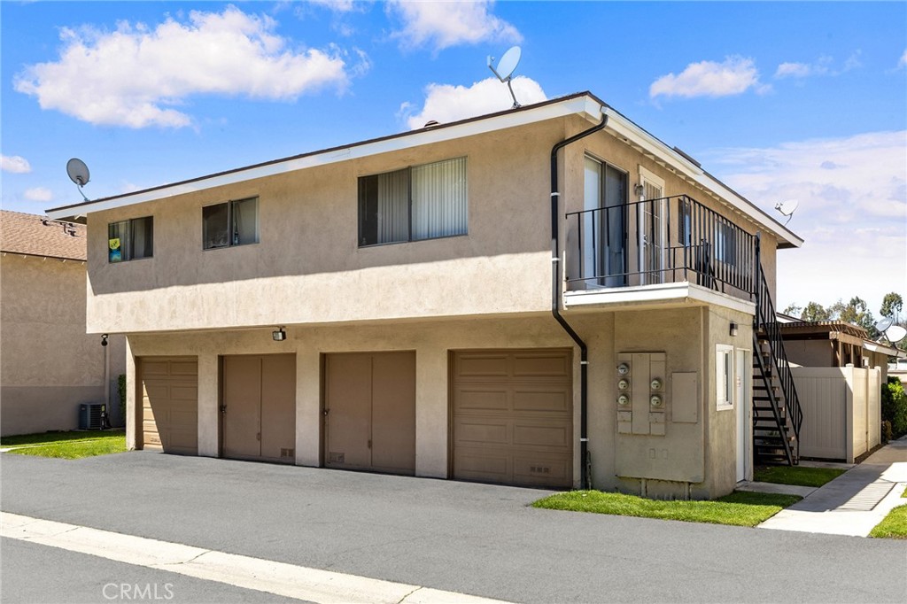Prime Location in Diamond Bar!
Welcome to this charming upper-level 2-bedroom, 1.5-bathroom condo, offering the perfect blend of comfort, style, and convenience. Nestled in a peaceful, well-maintained community, this home is just minutes from top-rated elementary schools, parks, and major freeways (57 & 60)—ideal for families and commuters alike.
Step inside to an inviting open floor plan, highlighted by laminate wood flooring in the living room. The updated kitchen features granite countertops and wood cabinetry, combining functionality with timeless style. Enjoy your private patio, perfect for outdoor BBQs and relaxation.
For added convenience, the community offers a shared laundry room. Parking is a breeze with an attached garage—perfect for one car or extra storage—plus an additional carport space conveniently located right behind the unit.
For recreation, Diamond Bar Golf Course is just minutes away, and you’ll have easy access to shopping, dining, and entertainment options. Whether you're a first-time homebuyer, downsizing, starting a family, or looking for a great investment opportunity, this home has everything you need.