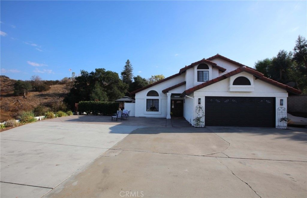 listing image 130720416781225557731