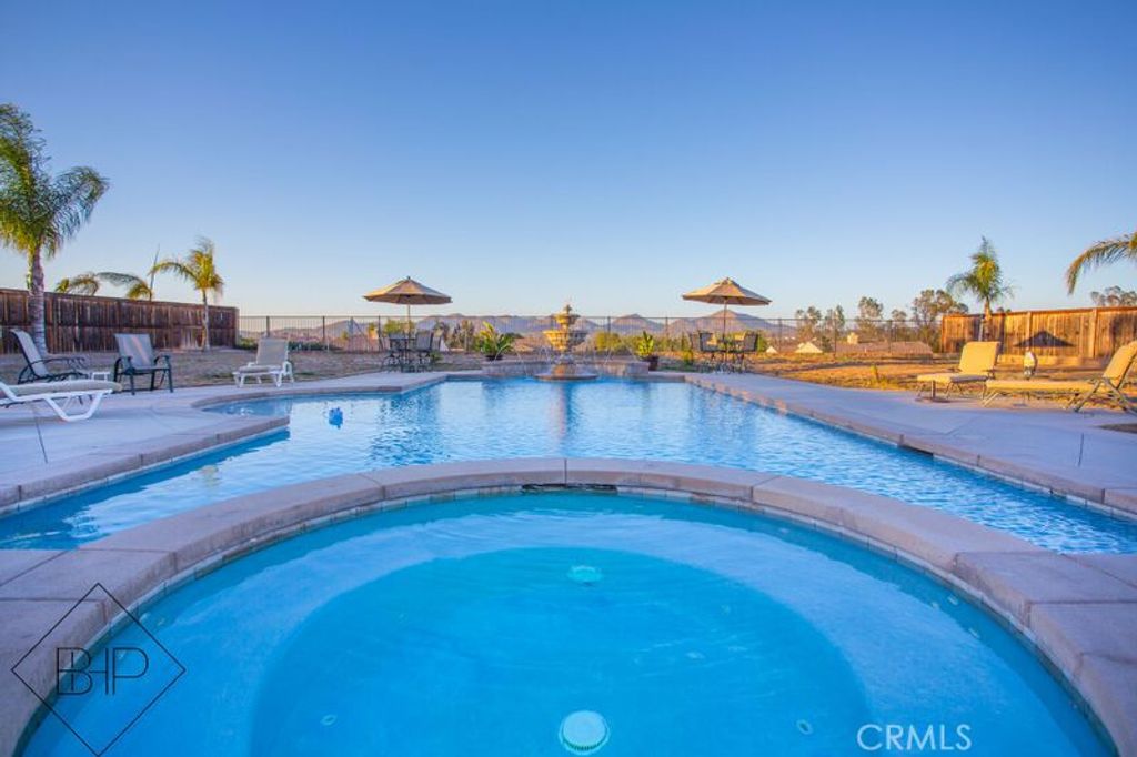 listing image 130726702981451628129