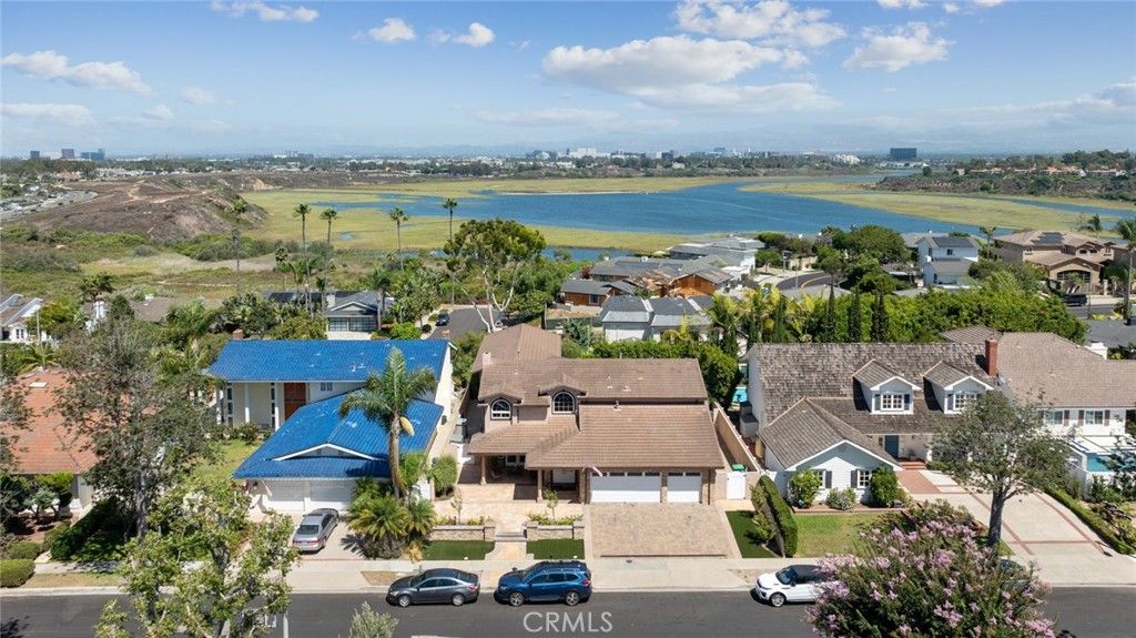 listing image 130725321674204814735