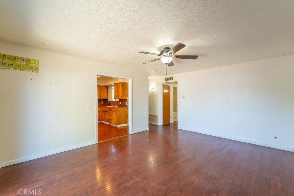 listing image 130722217833511402996
