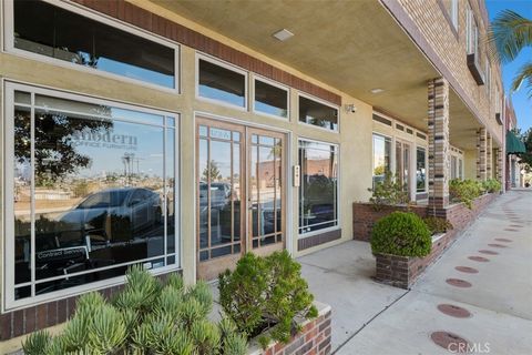 A home in El Segundo