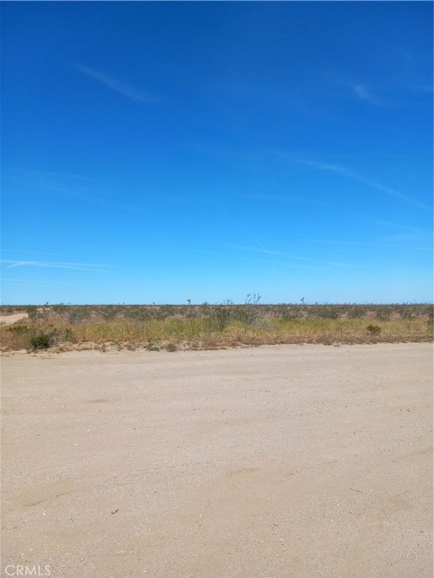 [1] Located close to developing area.
[2] 10 acres lot of next to corner of Mojave and Richardson