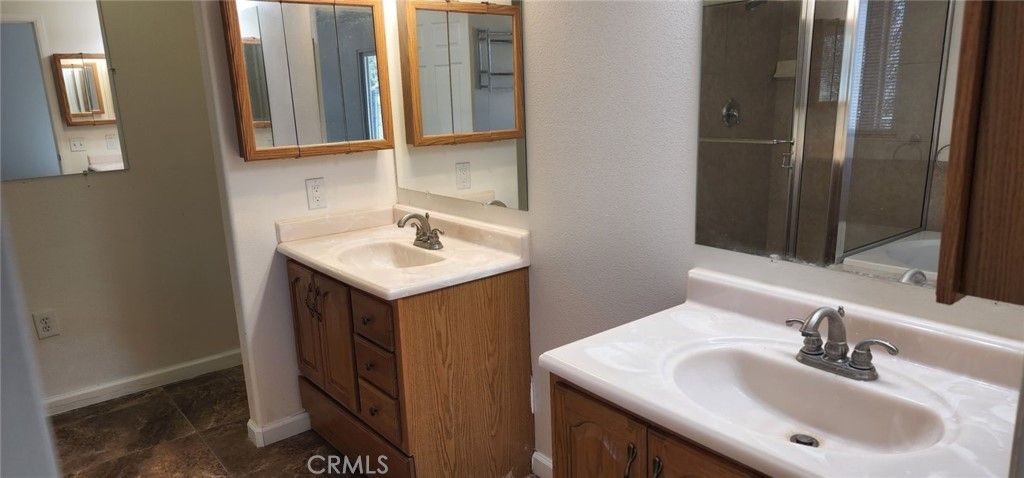 listing image 130721639448412873942