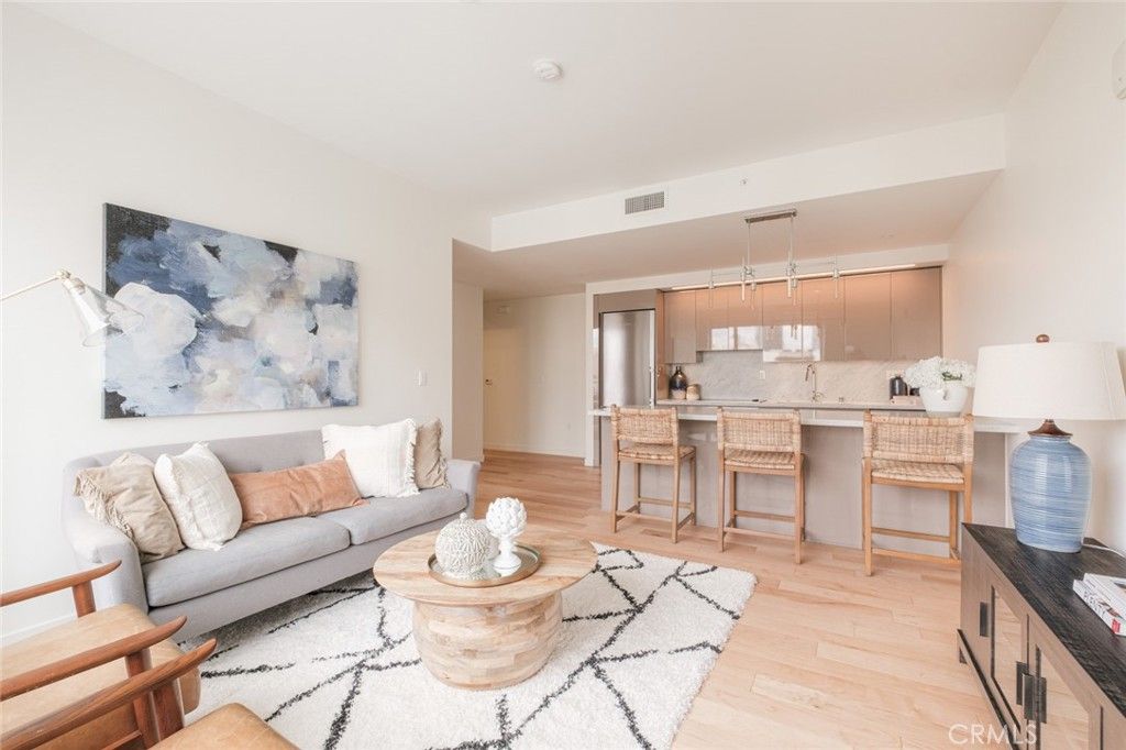 listing image 130724857214707556679