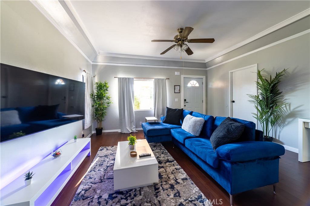 920 Cerritos Avenue