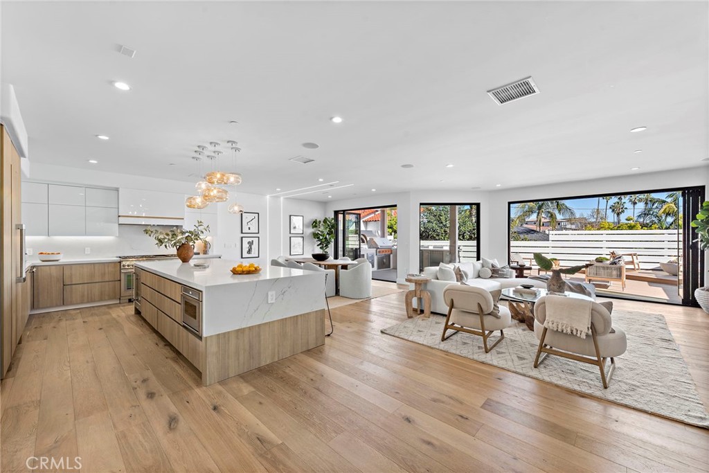 209 W Avenida San Antonio