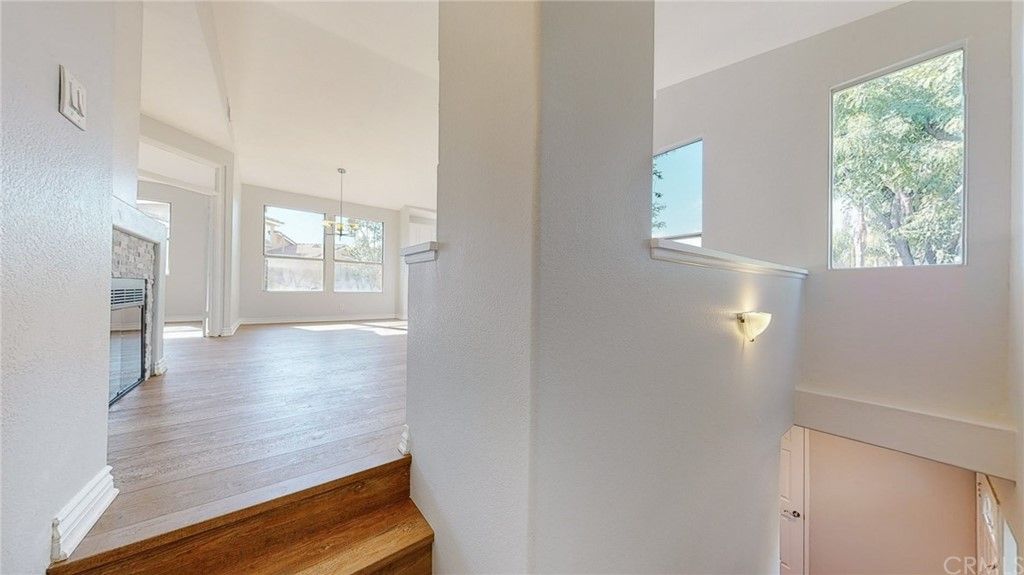 listing image 130729444228055095616