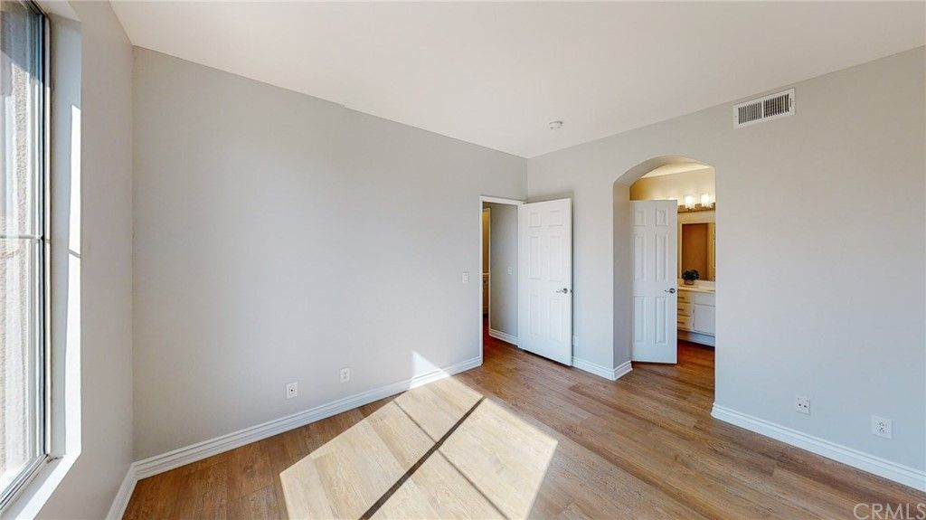 listing image 130722662189594302632