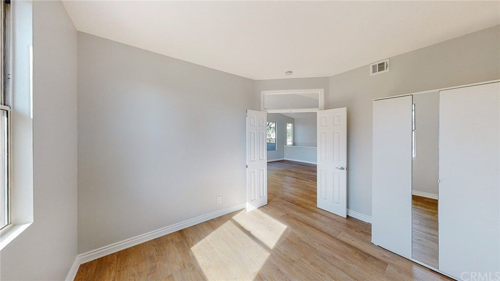 listing image 130724659420314246428