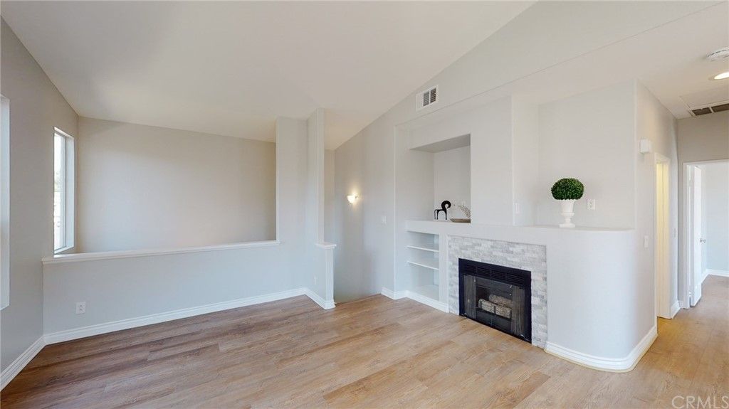listing image 130728505274737400154