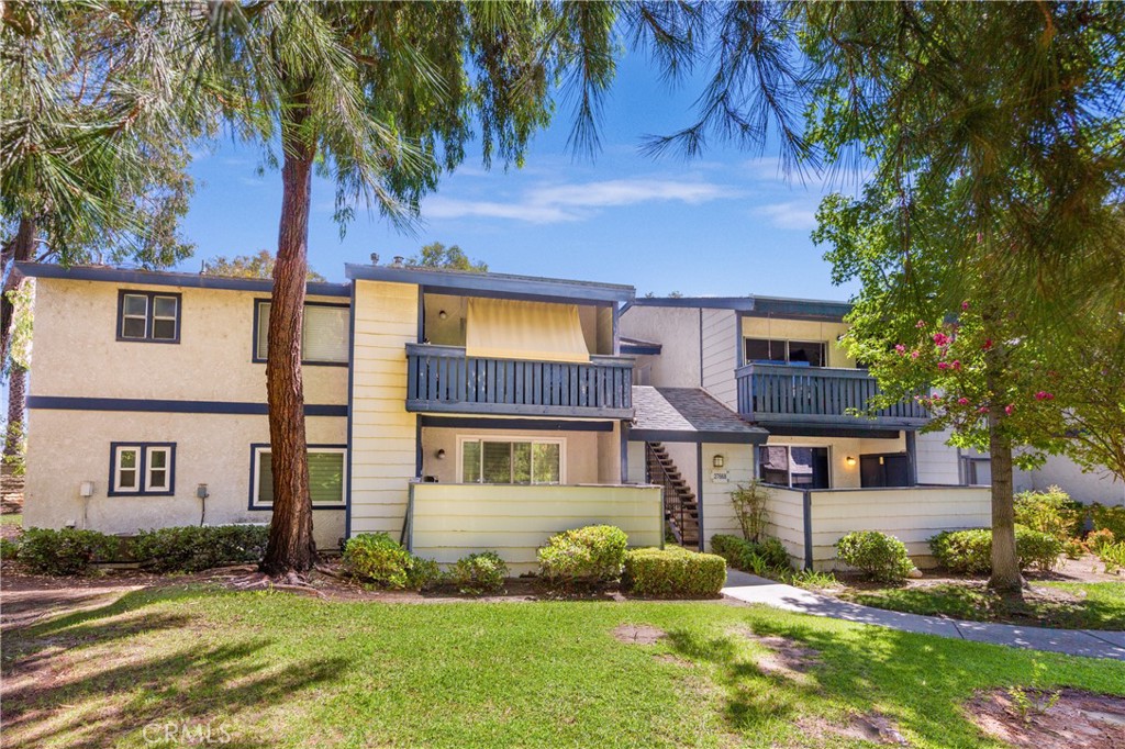 View Saugus, CA 91350 condo